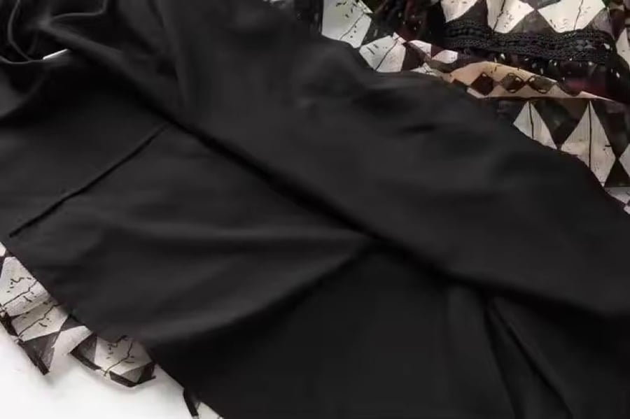 فستان ناعم شيفون بألوان ورسوم مميزة وبكم قصير