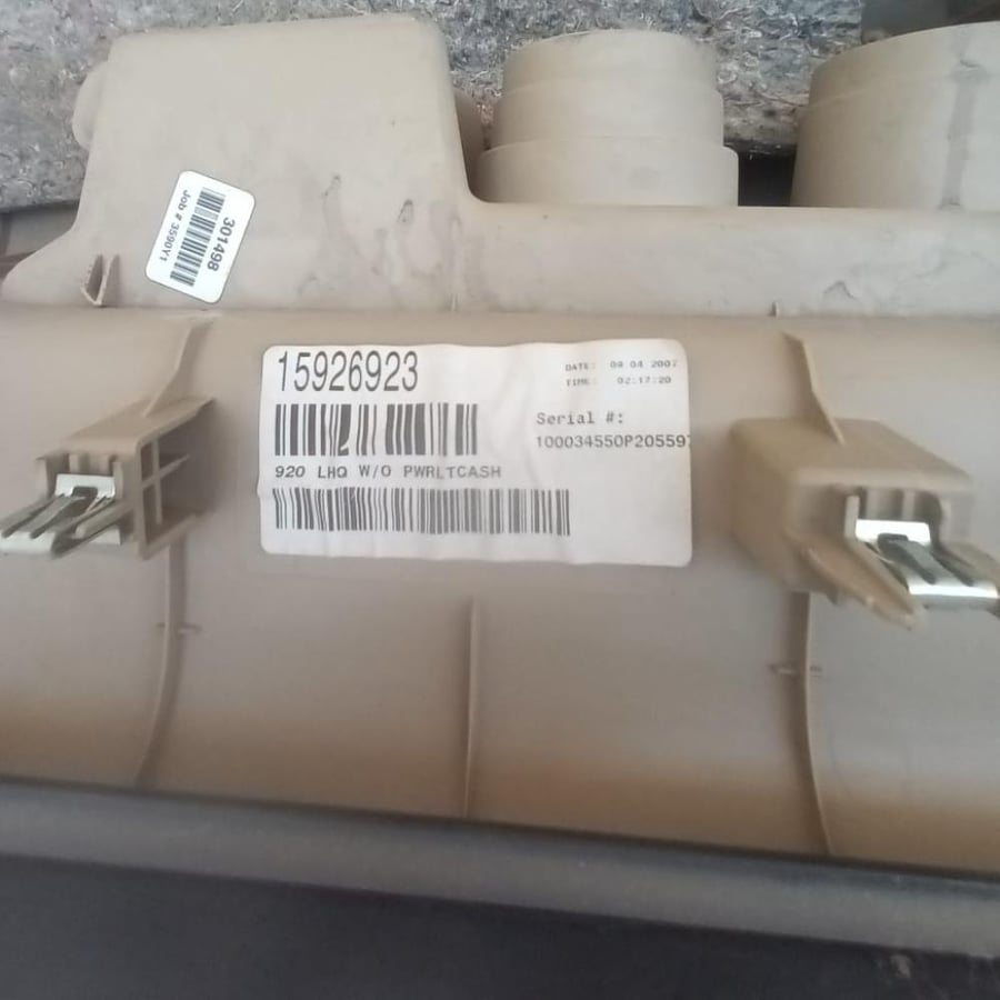 غطاء لوحة جانبية شنطة جهة السائق جمس يوكن 15926923