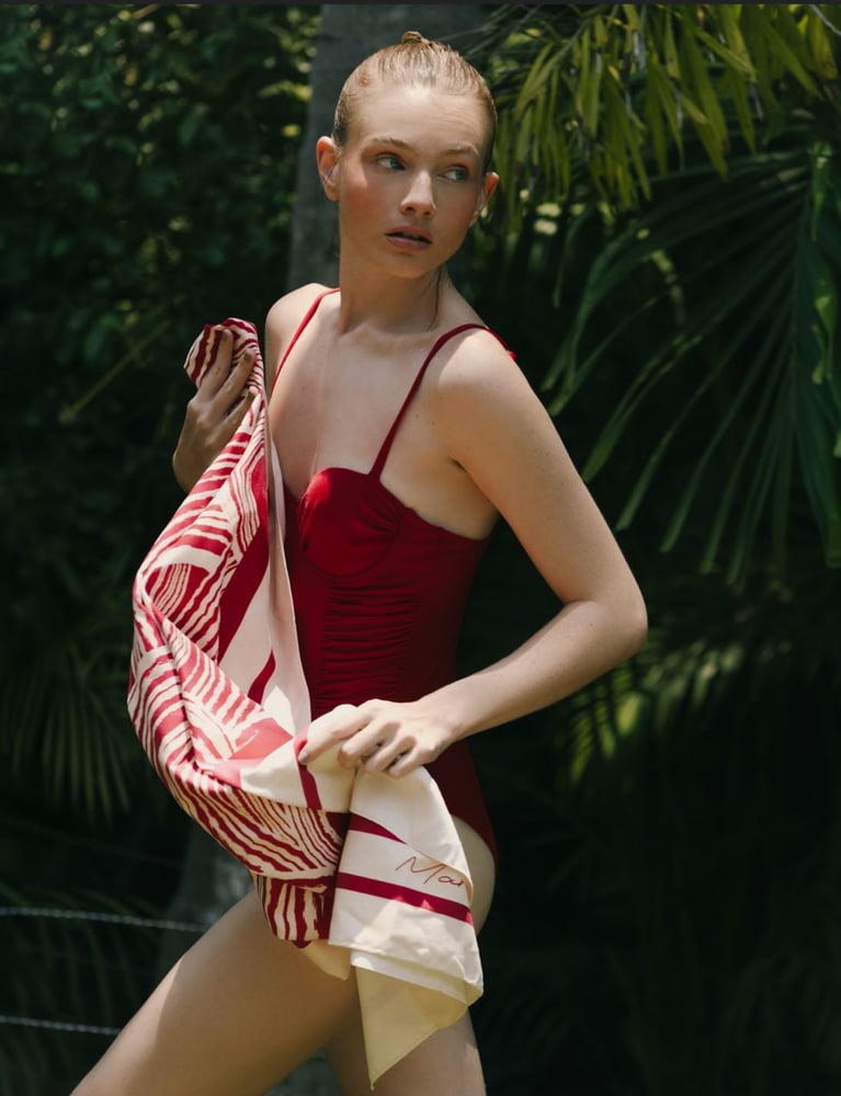 1563o One piece SET With cover up
