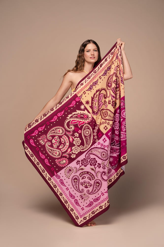 Julia Oasis  cover up