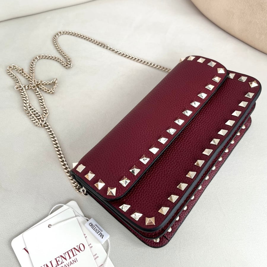 حقيبة فالنتينو الجديدة Valentino Garavani Vring