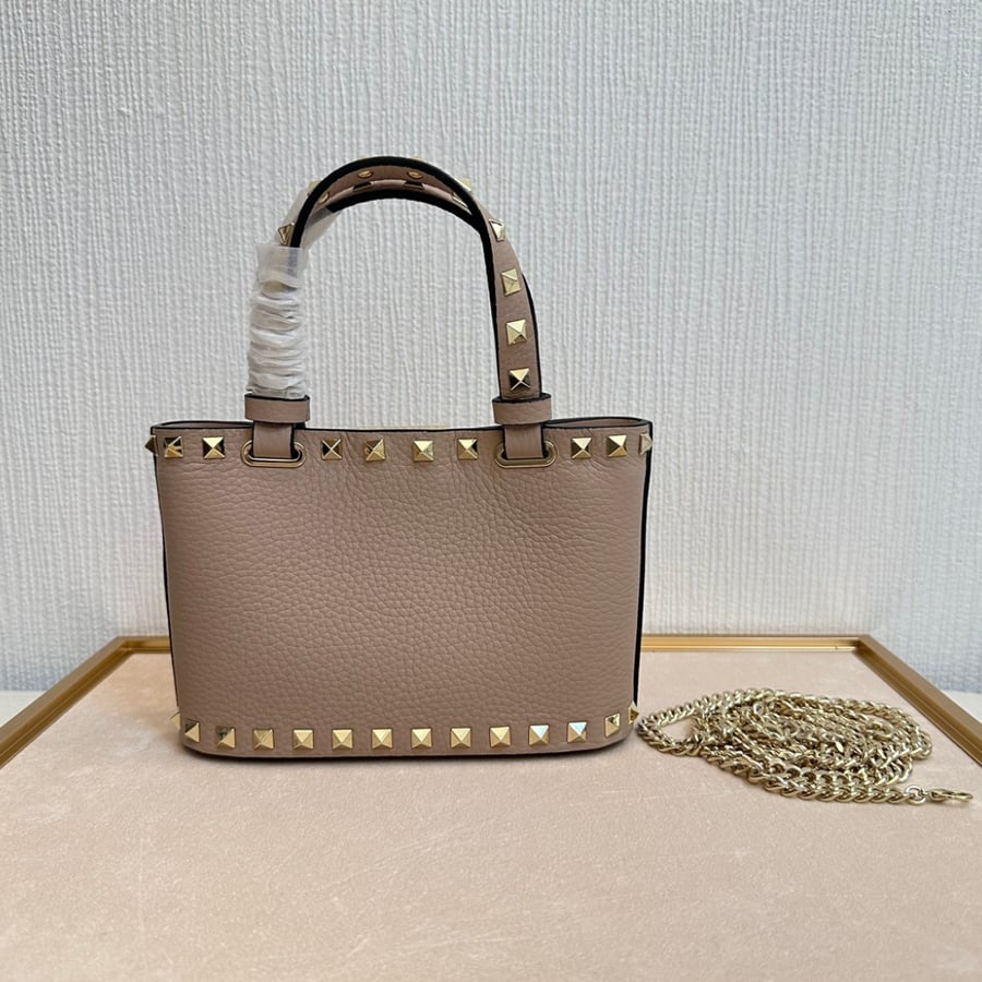 شنطة روكستاد فالنتينو غارافاني بسلسلة Valentino Garavani Rockstud Mini