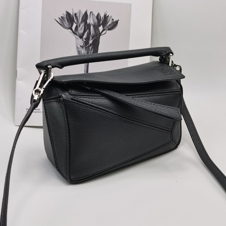 حقيبة لويفي بازل إيدج حجم ميني Mini Puzzle Edge bag 18CM