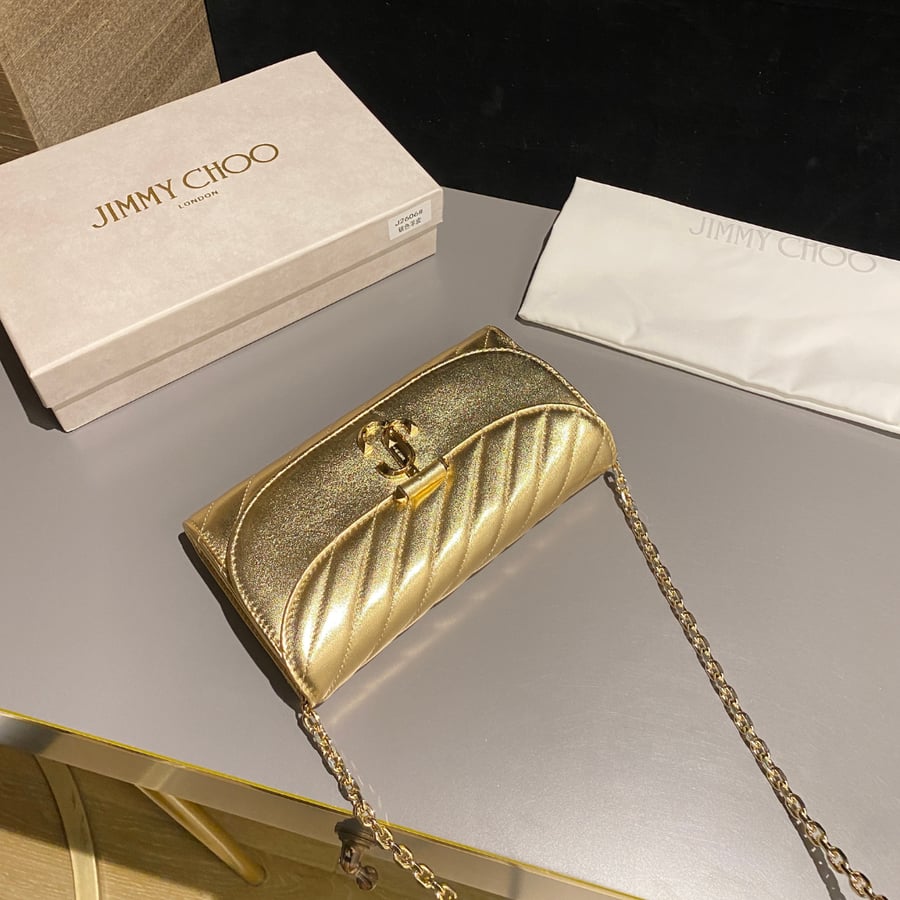 محفظة جيمي تشو كيرف بسلسلة Jimmy Choo Curve Wallet With Chain