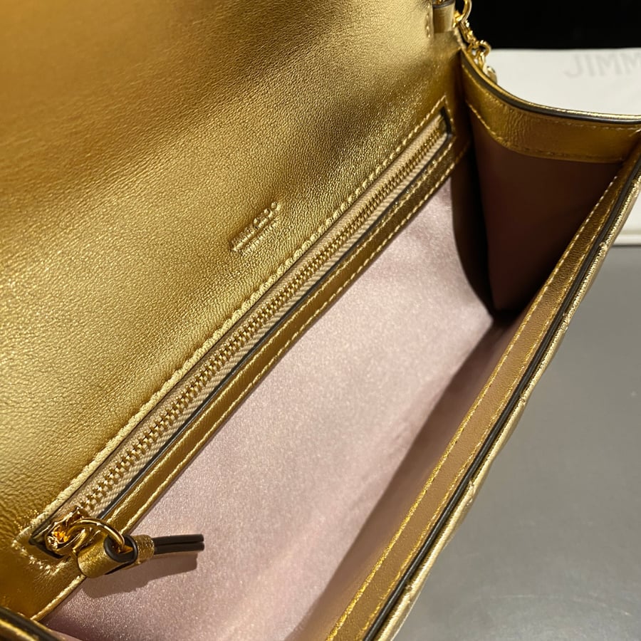 محفظة جيمي تشو كيرف بسلسلة Jimmy Choo Curve Wallet With Chain
