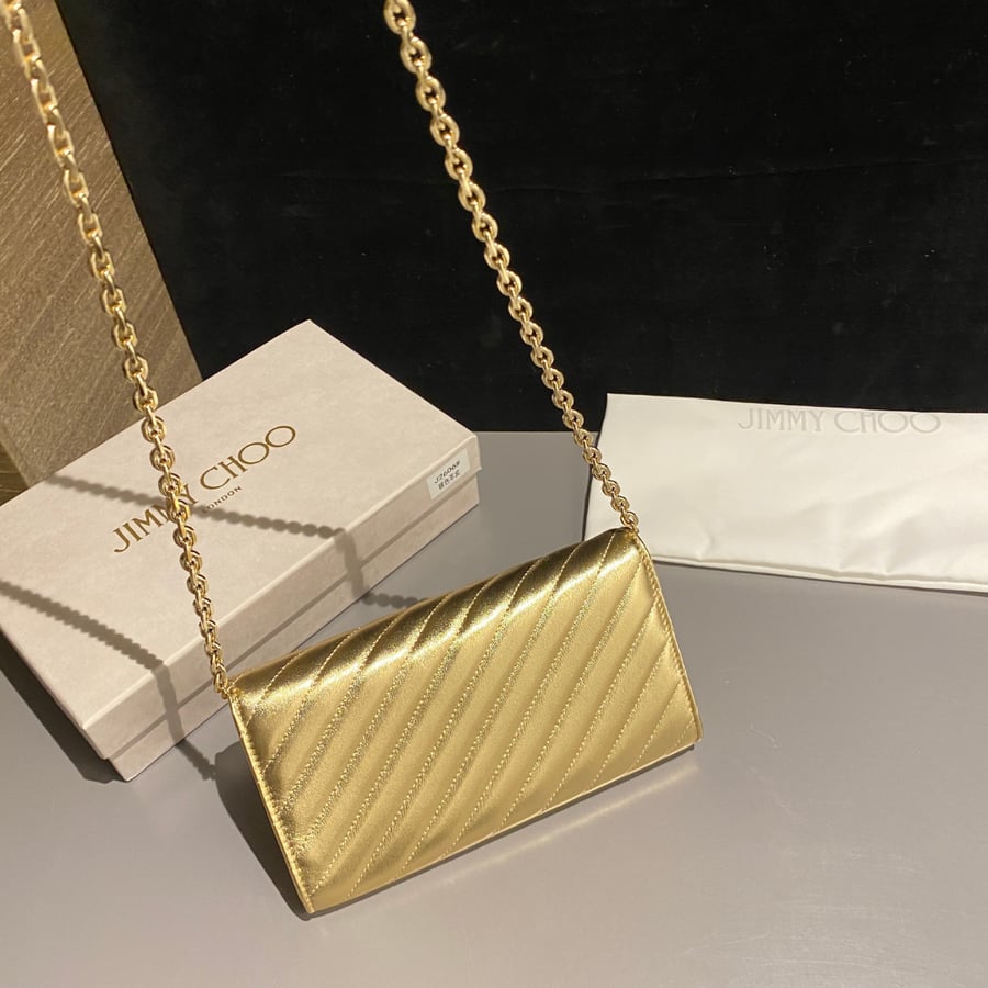 محفظة جيمي تشو كيرف بسلسلة Jimmy Choo Curve Wallet With Chain