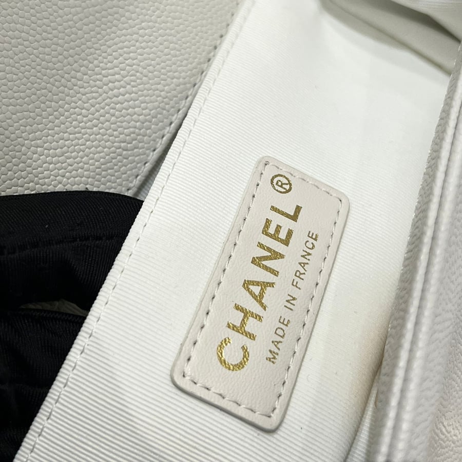 حقيبة يد BOY CHANEL صغيرة