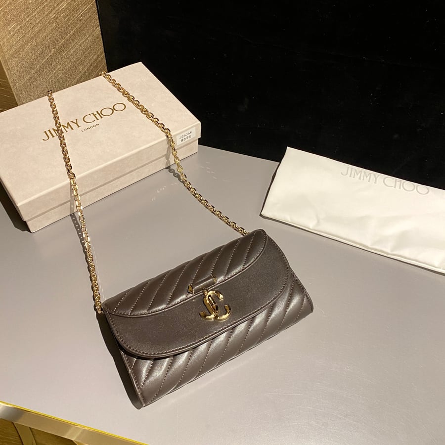 محفظة جيمي تشو كيرف بسلسلة Jimmy Choo Curve Wallet With Chain