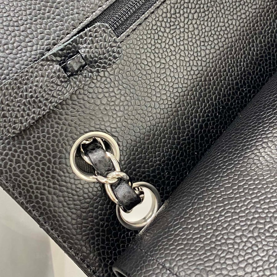 حقيبة شانيل كلاسيك جلد كافيار مقاس 23 Chanel Classic Flap Small Size