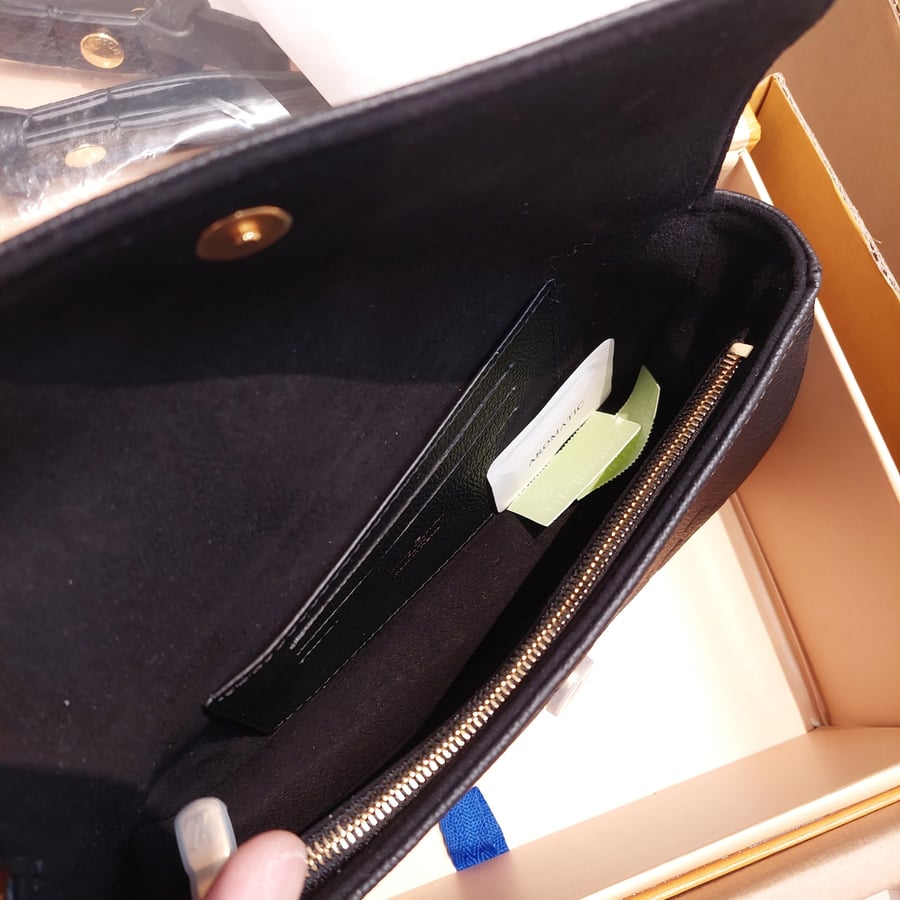 محفظة Wallet on Chain Ivy العصرية من لويس فيتون M82154 LV