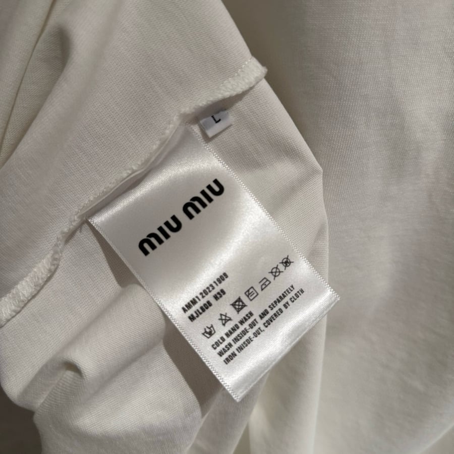 تي شيرت رجالي قطن لون أبيض بأكمام قصيرة وياقة مدورة MIU MIU T-shirt
