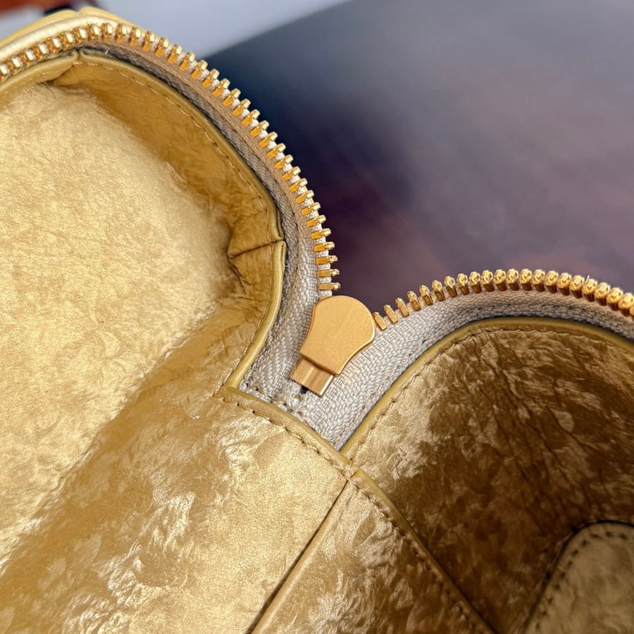 حقيبة بوتيغا فينيتا بانغ بانغ الذهبية Bottega Veneta GOLD Bang Bang