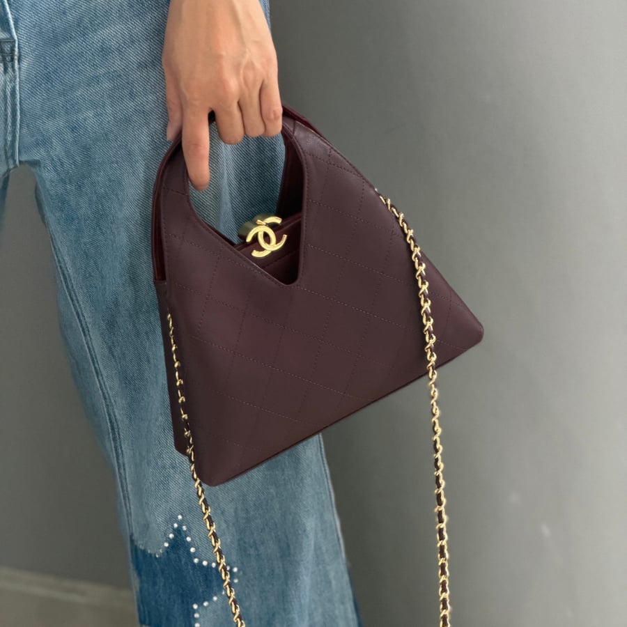 حقيبة يد شانيل مقاس صغير لون برغندي Chanel small tote