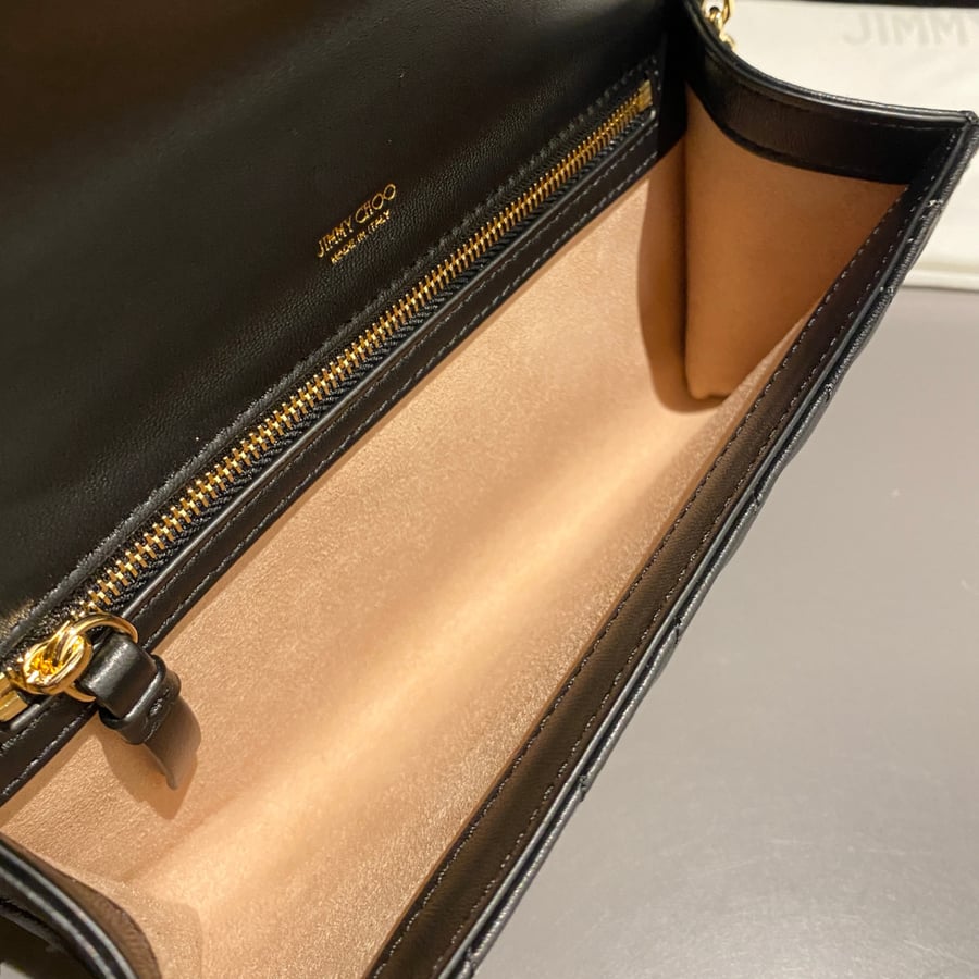 محفظة جيمي تشو كيرف بسلسلة Jimmy Choo Curve Wallet With Chain