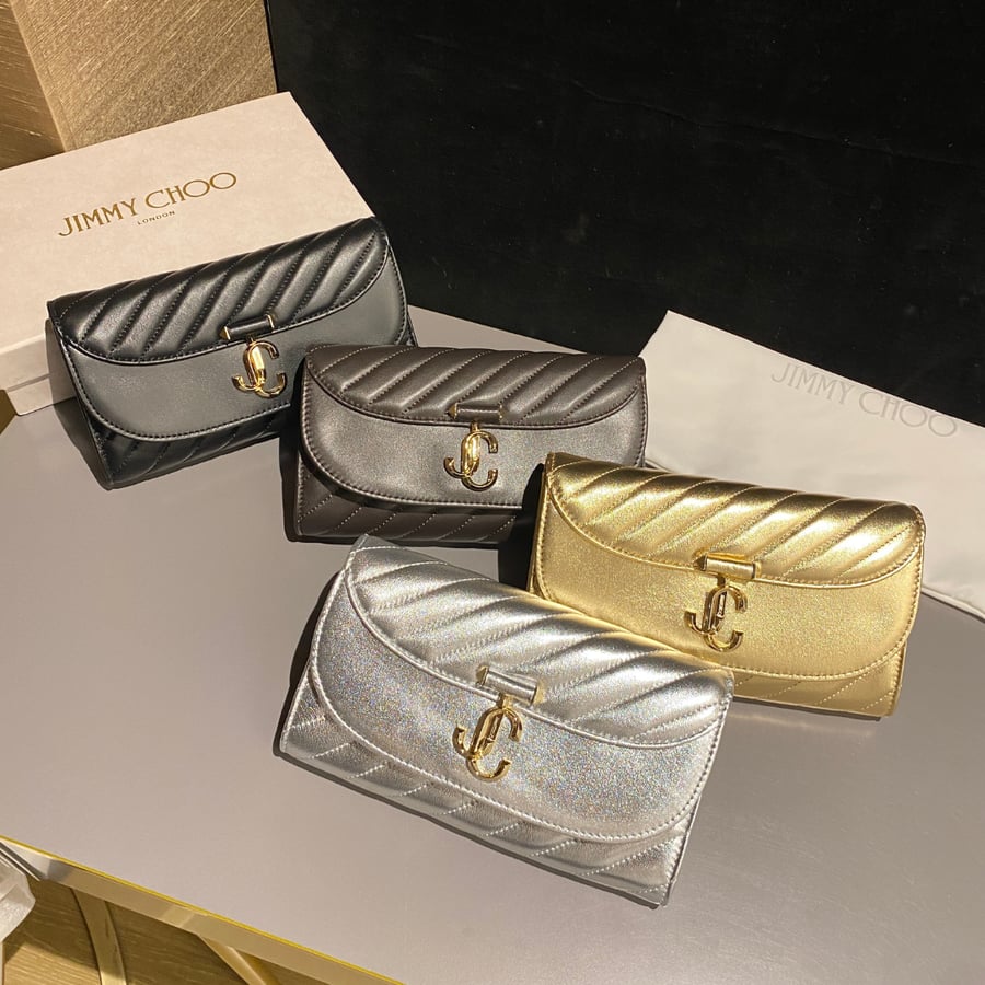 محفظة جيمي تشو كيرف بسلسلة Jimmy Choo Curve Wallet With Chain