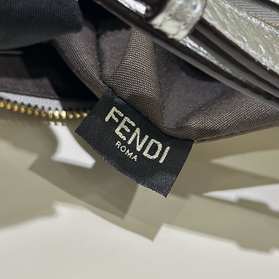حقيبة فندي غرافي مقاس صغير لون فضي Fendigraphy Small