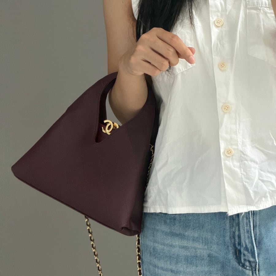 حقيبة يد شانيل مقاس صغير لون برغندي Chanel small tote