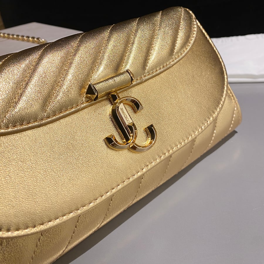 محفظة جيمي تشو كيرف بسلسلة Jimmy Choo Curve Wallet With Chain