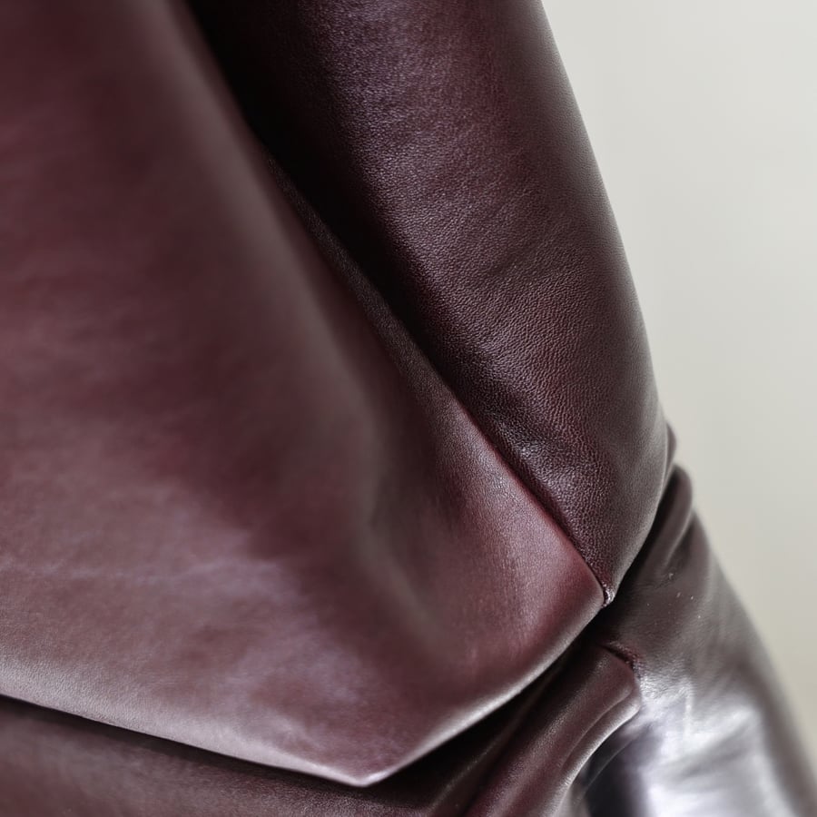 حقيبة سانت لوران حقيبة ICARE لون برغندي Saint Laurent