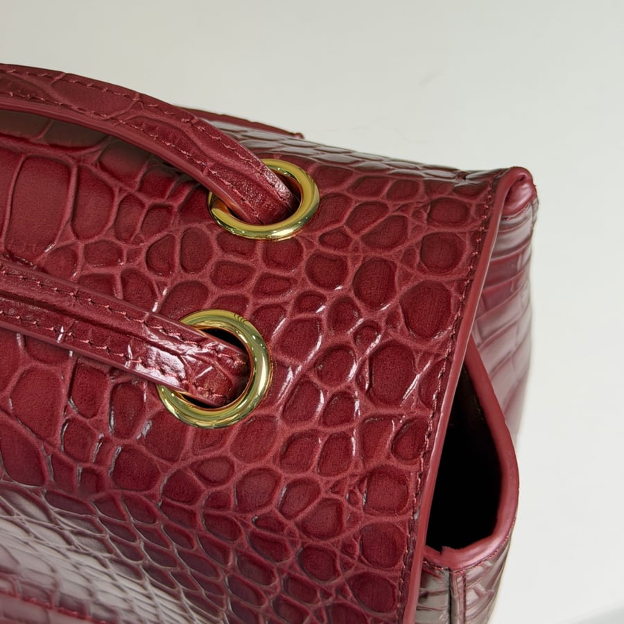 حقيبة شانيل بنقشة جلد التمساح لون عنابي CHANEL 26A Crocodile Emboss CF