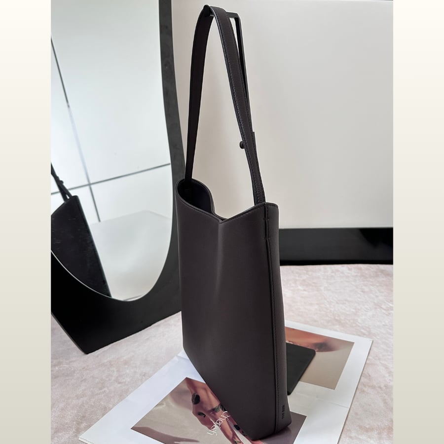 حقيبة كتف ذا رو ألما The Row Alma Shoulder Bag