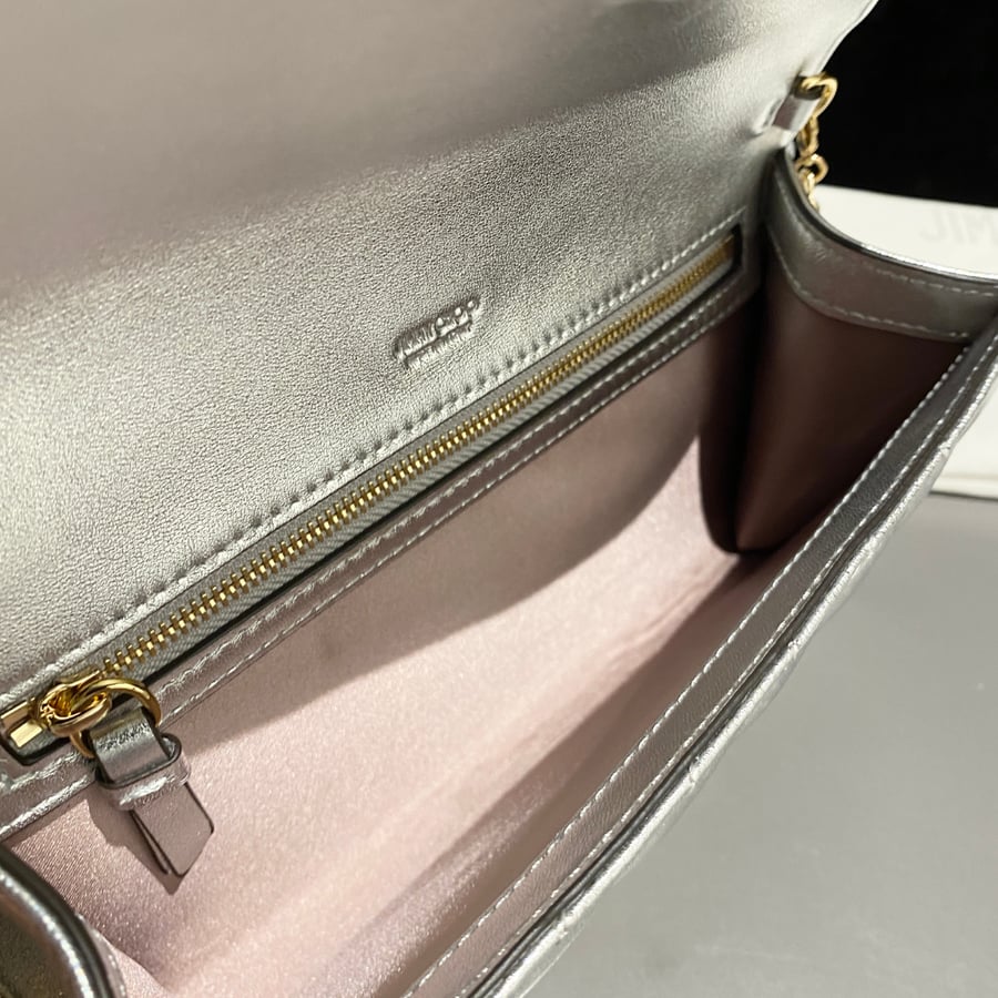 محفظة جيمي تشو كيرف بسلسلة Jimmy Choo Curve Wallet With Chain