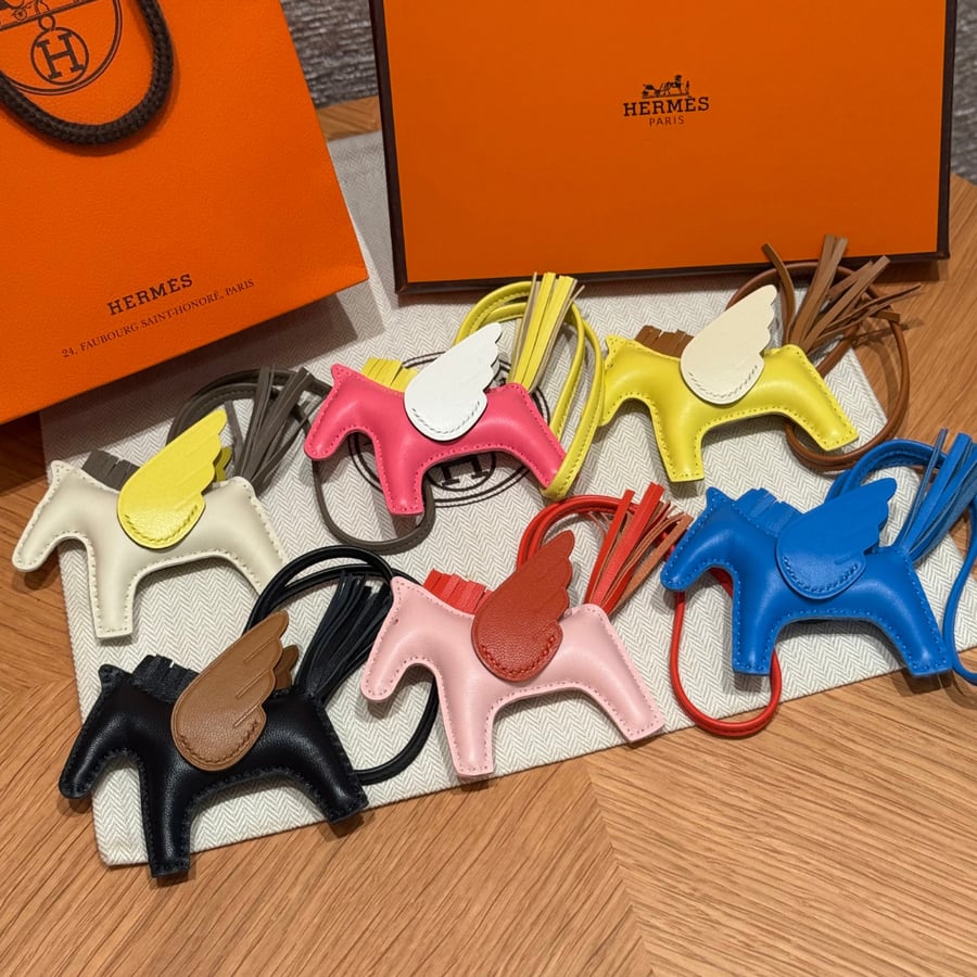 تعليقة حقائب هيرميز الفاخرة بتصميم الحصان Hermès Rodeo Pegase PM Charm