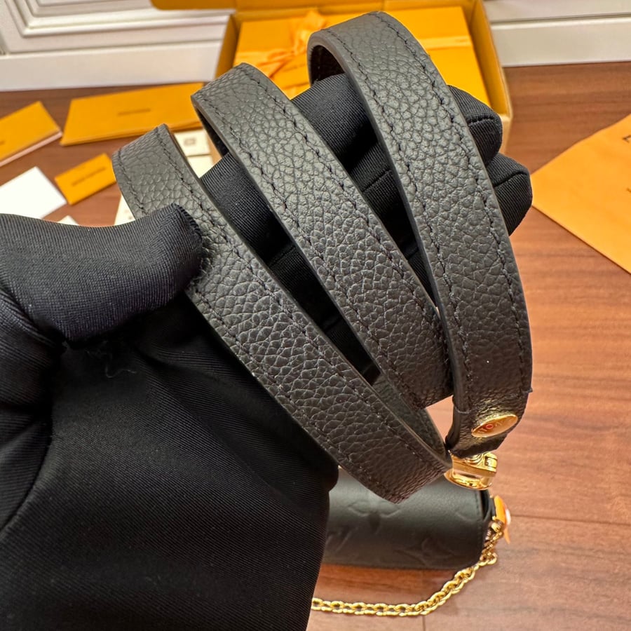 محفظة Wallet on Chain Ivy العصرية من لويس فيتون M82154 LV