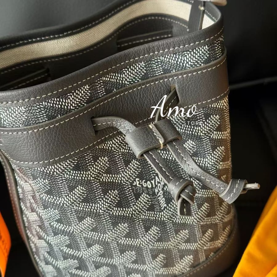 شنطة جويارد لون رمادي مقاس ميني Goyard Petit Flot Bucket Bag