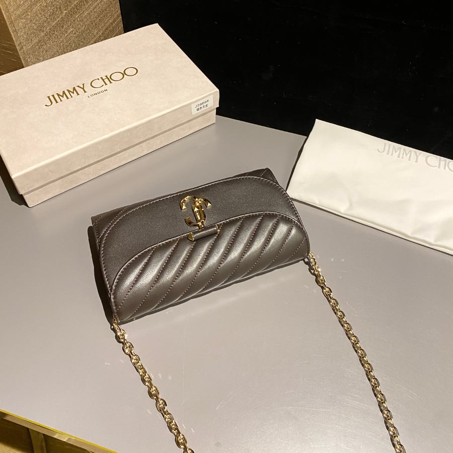 محفظة جيمي تشو كيرف بسلسلة Jimmy Choo Curve Wallet With Chain