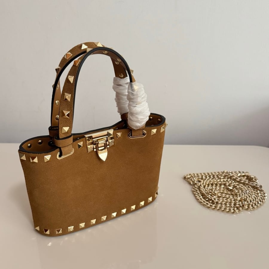 شنطة روكستاد فالنتينو غارافاني بسلسلة Valentino Garavani Rockstud Mini