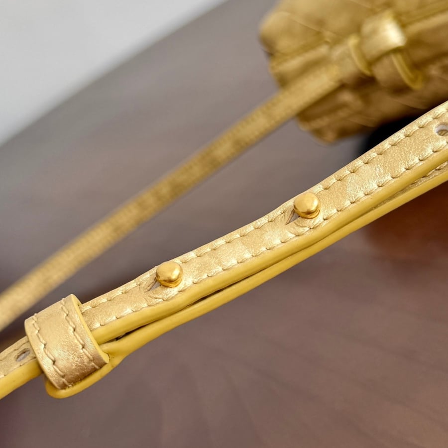 حقيبة بوتيغا فينيتا بانغ بانغ الذهبية Bottega Veneta GOLD Bang Bang