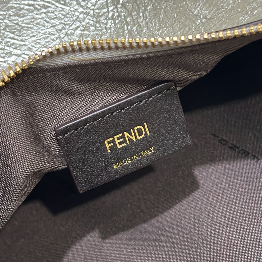 حقيبة فندي غرافي مقاس صغير لون فضي Fendigraphy Small