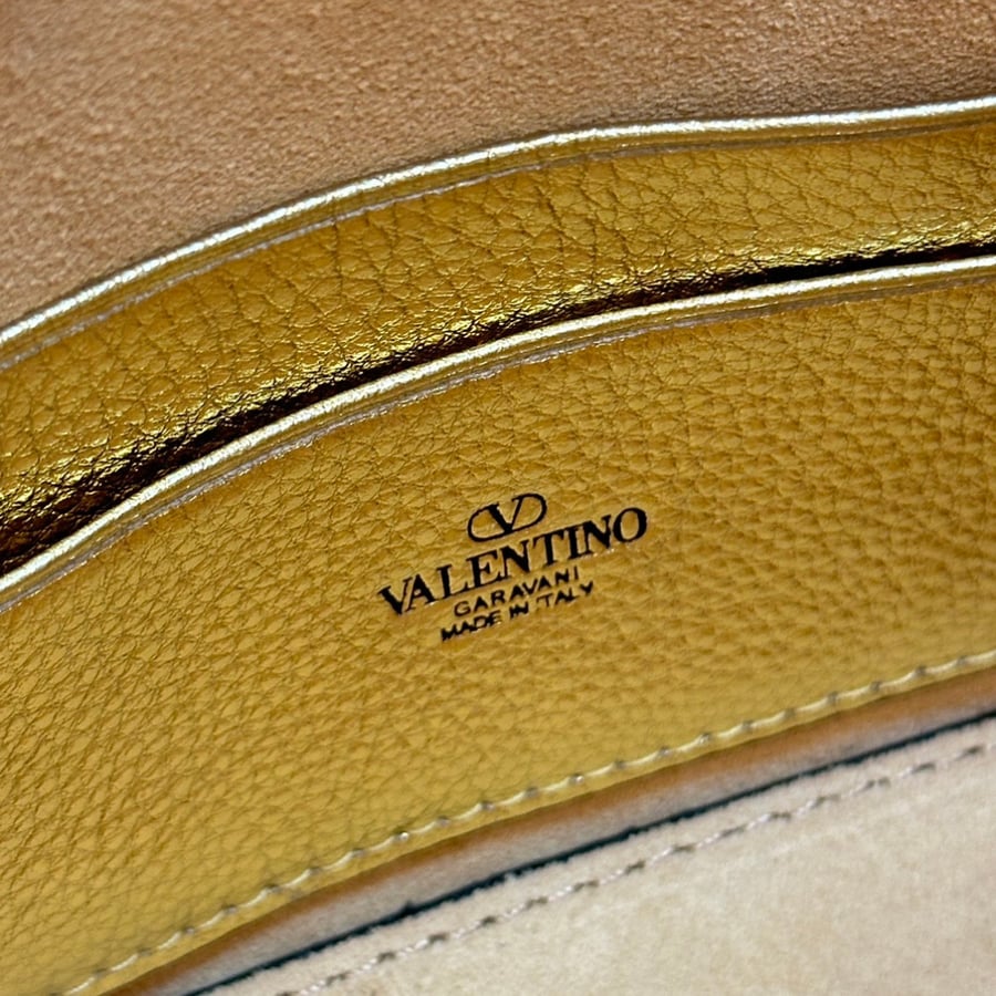 شنطة روكستاد فالنتينو غارافاني بسلسلة Valentino Garavani Rockstud Mini