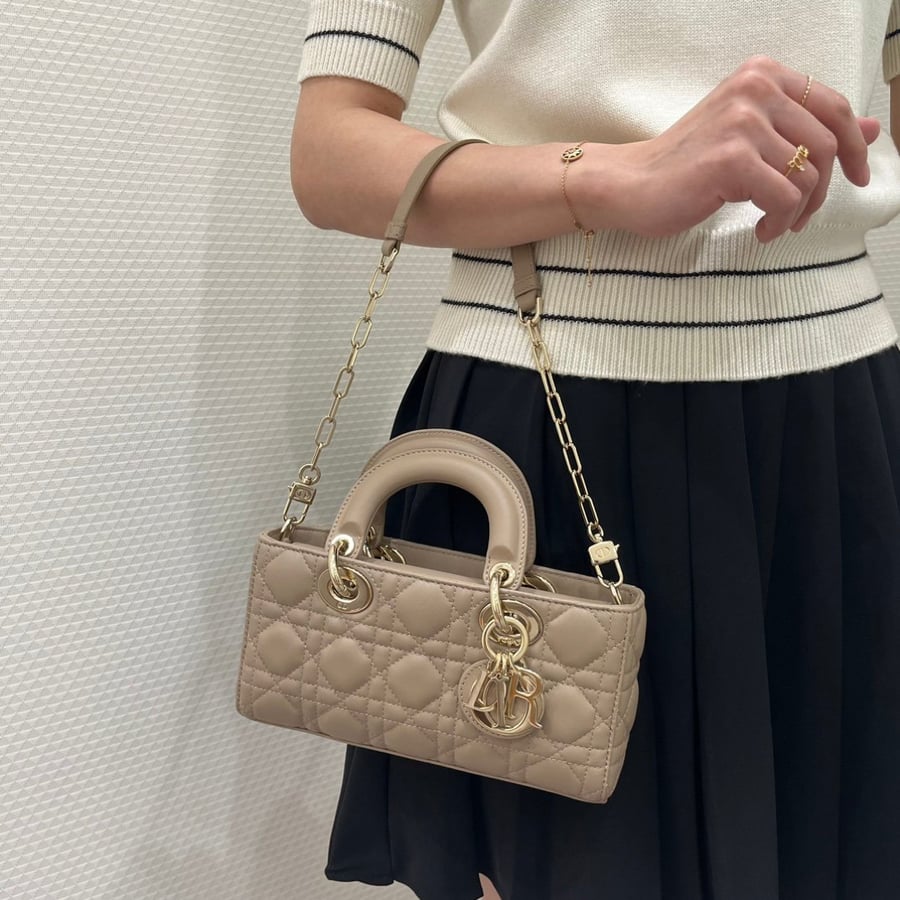 شنطة ديور لون بيج  Small Lady D-Joy Bag