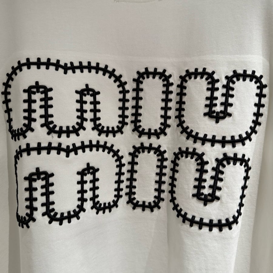 تي شيرت رجالي قطن لون أبيض بأكمام قصيرة وياقة مدورة MIU MIU T-shirt
