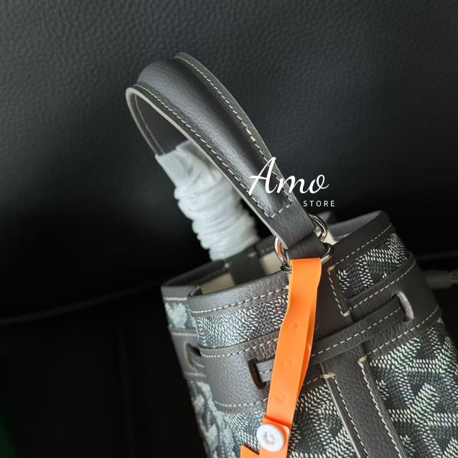 شنطة جويارد لون رمادي مقاس ميني Goyard Petit Flot Bucket Bag