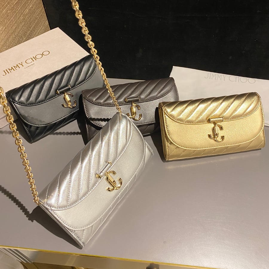 محفظة جيمي تشو كيرف بسلسلة Jimmy Choo Curve Wallet With Chain