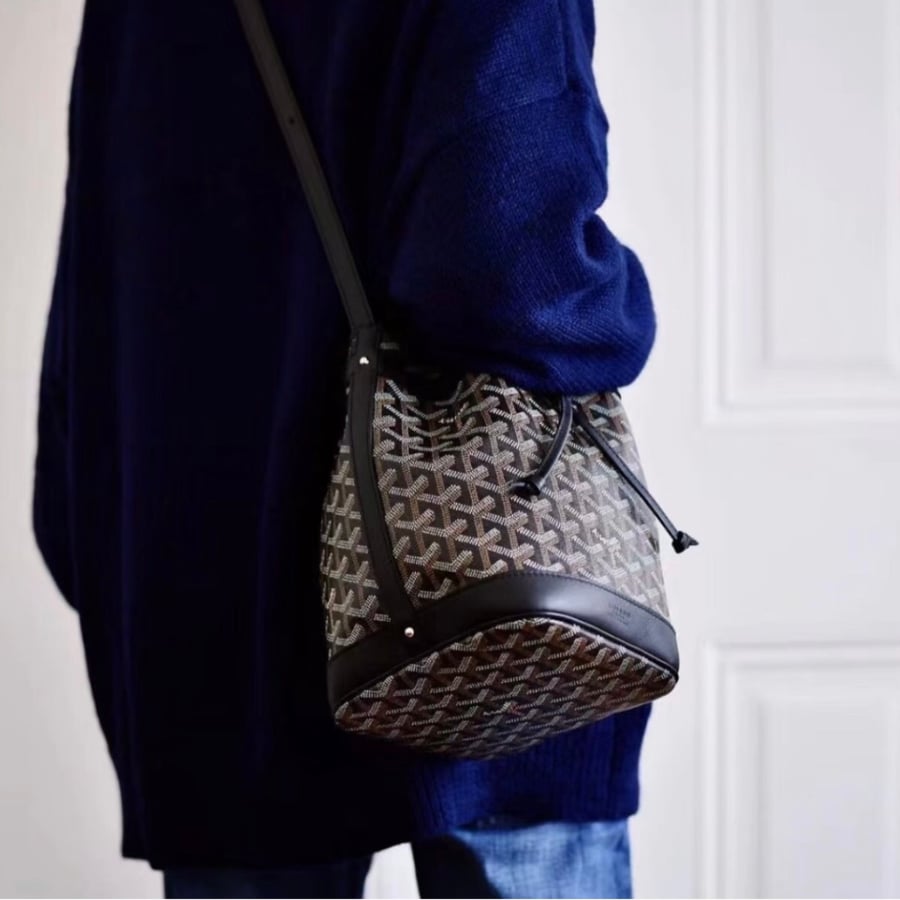 شنطة جويارد لون أسود مقاس وسط  Goyard Petit Flot Bucket Bag