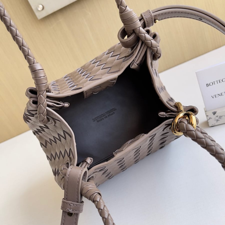 حقيبة باراشوت صغيرة من أنديامو Small Andiamo Parachute Bag