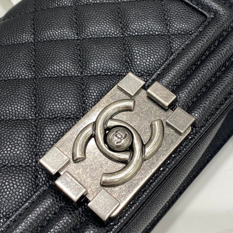 حقيبة يد BOY CHANEL صغيرة