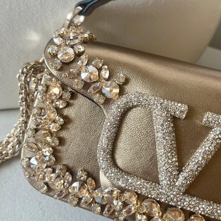 حقيبة يد صغيرة من فالنتينو غارافاني مرصع بكريستال سواروفسكي Valentino