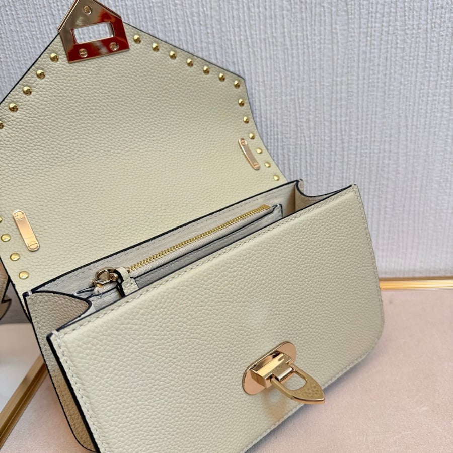 حقيبة كتف روكستاد فالنتينو غارافاني Valentino Garavani Rockstud Small