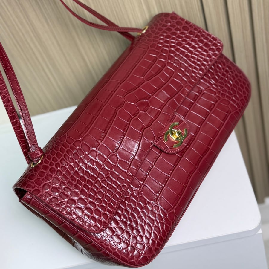 حقيبة شانيل بنقشة جلد التمساح لون عنابي CHANEL 26A Crocodile Emboss CF