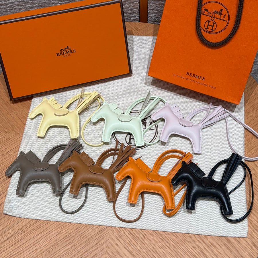 تعليقة حقائب هيرميز الفاخرة بتصميم الحصان Hermès Rodeo Pegase PM Charm