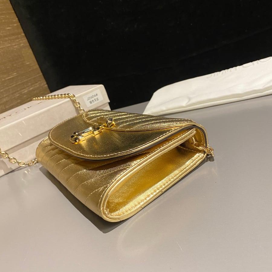محفظة جيمي تشو كيرف بسلسلة Jimmy Choo Curve Wallet With Chain