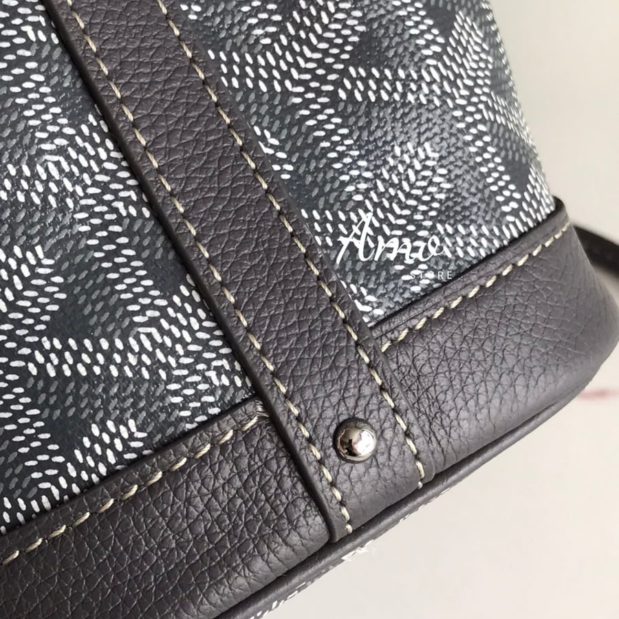 شنطة جويارد لون رمادي مقاس ميني Goyard Petit Flot Bucket Bag