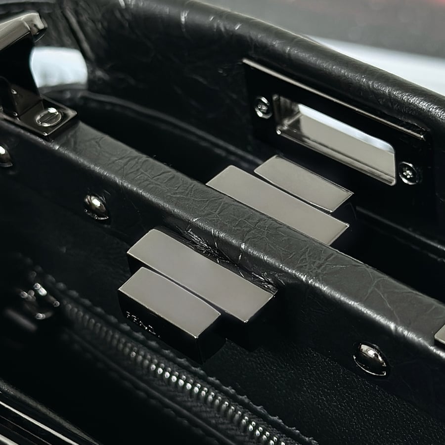 شنطة فيندي بيكابو اي سي يو ميني FENDI Mini My Peekaboo