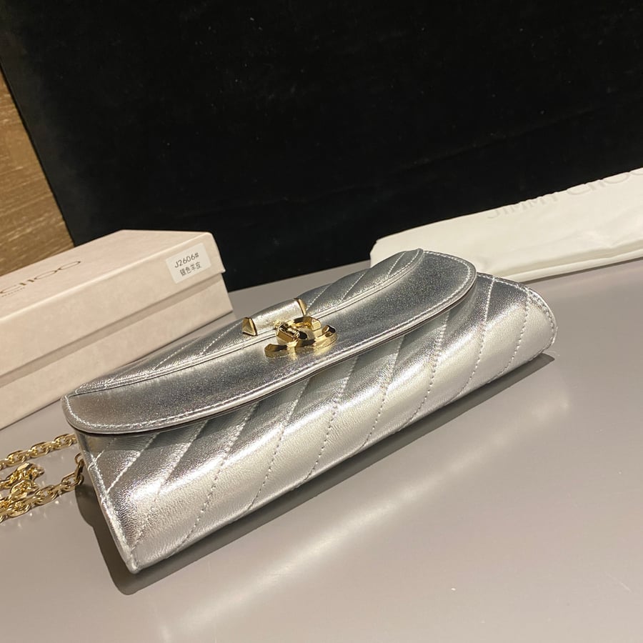 محفظة جيمي تشو كيرف بسلسلة Jimmy Choo Curve Wallet With Chain