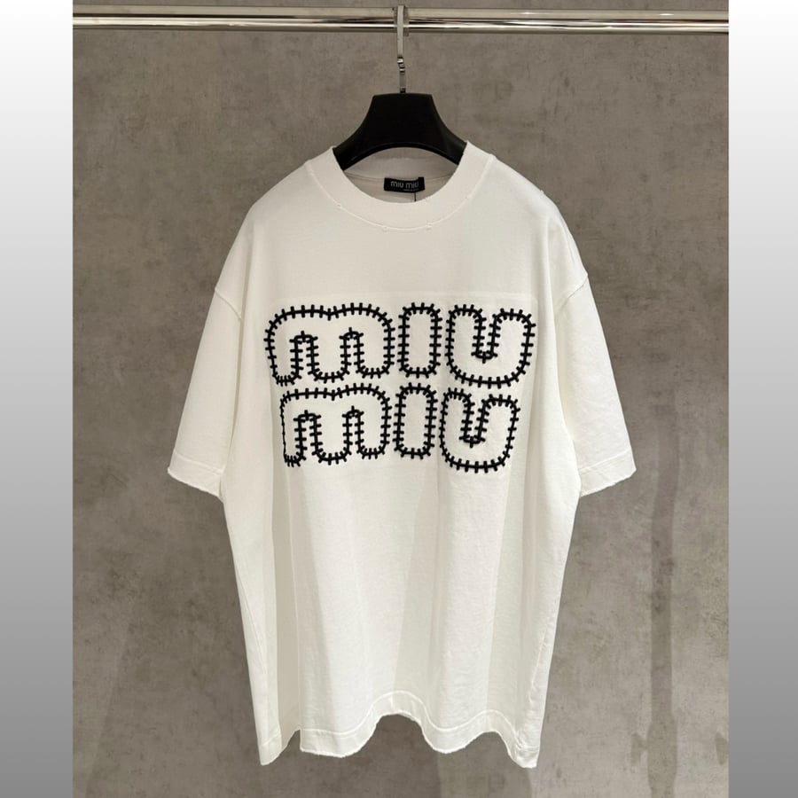 تي شيرت رجالي قطن لون أبيض بأكمام قصيرة وياقة مدورة MIU MIU T-shirt